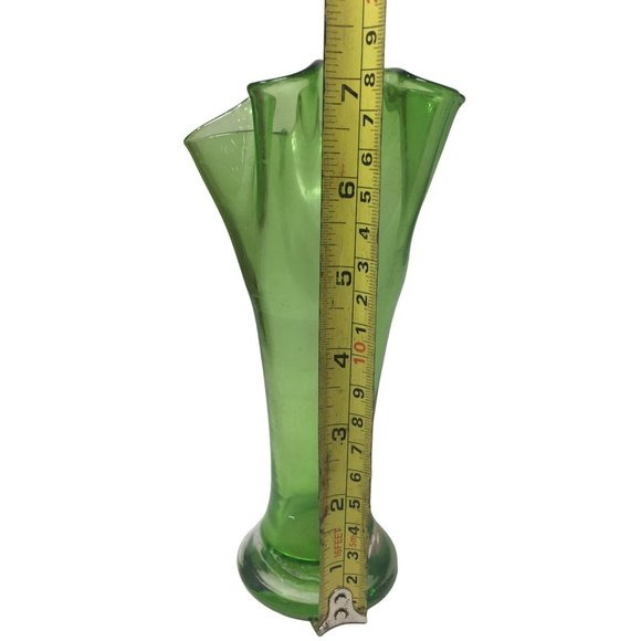 Vintage Looking Green Flower Vase with Scalloped Edges - Picture 5 of 6